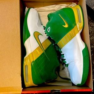 Only worn a few times. Kept in good condition